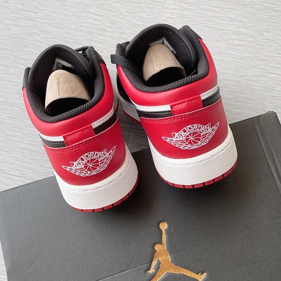 ❤️🖤🤍Air Jordan 1 Low Chicago🤍🖤❤️ - Picture 4 of 4